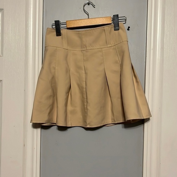 Boxy Pleated Skirt - Picture 3 of 8